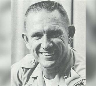 Major General Singlaub, Former USPA Board Member and Decorated Military Parachutist, Dies at Age 100