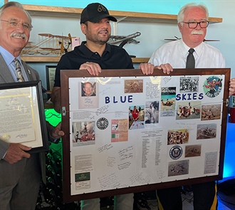 Mayor Honors Historic Parachute Club