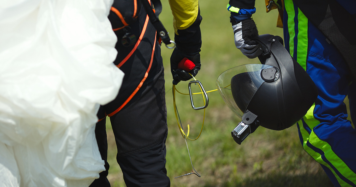 Can a rigger install parts from another manufacturer into my rig?