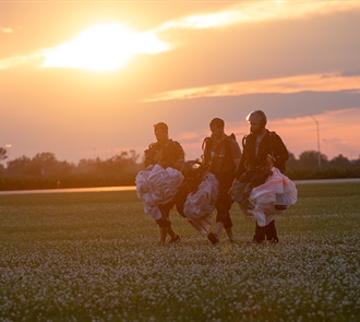 Supporting Each Other —Critical Incidents and Trauma in Skydiving