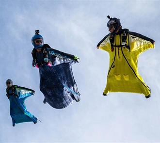 She Flocks Supports Female Wingsuiters