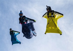 She Flocks Supports Female Wingsuiters